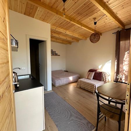 Hotel Bora Pejë Esterno foto