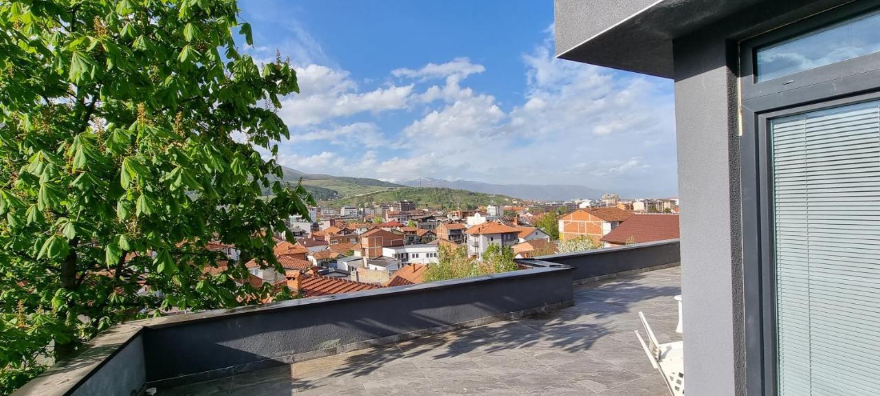 Hotel Bora Pejë Esterno foto