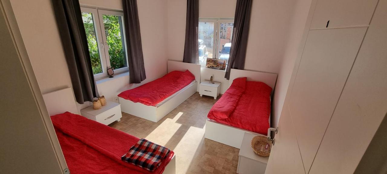 Hotel Bora Pejë Esterno foto