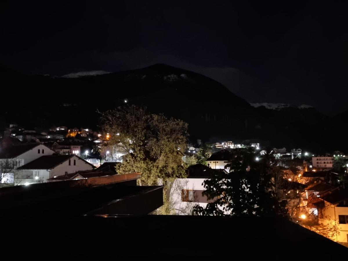 Hotel Bora Pejë Esterno foto