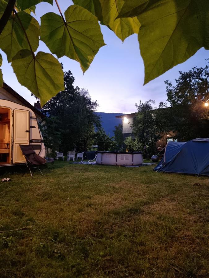 Hotel Bora Pejë Esterno foto