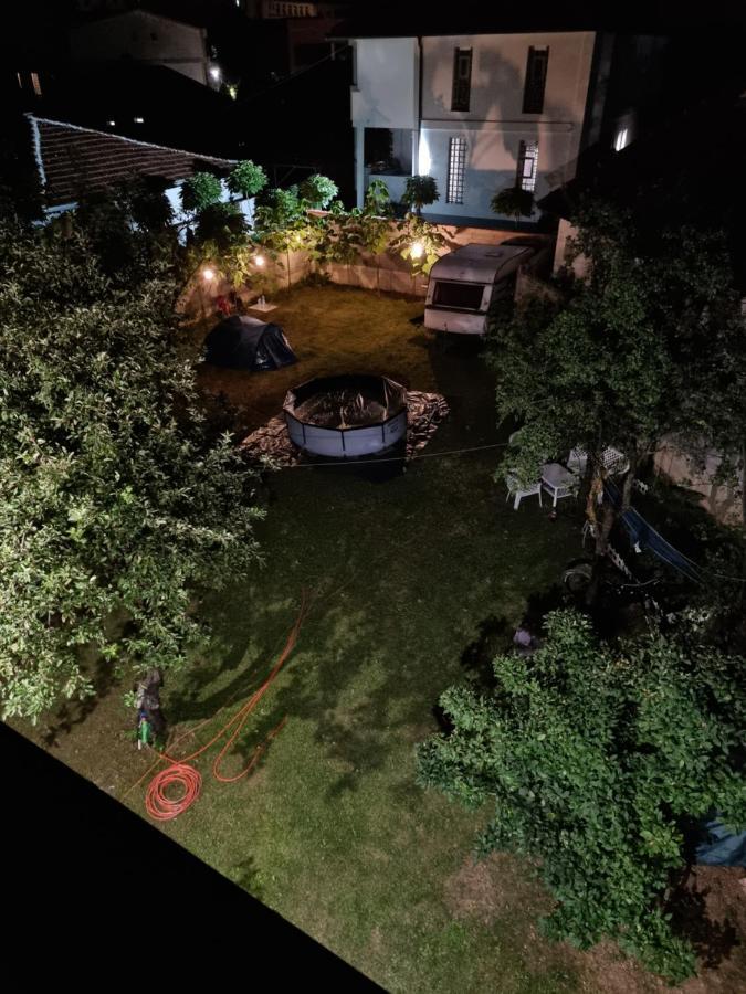 Hotel Bora Pejë Esterno foto