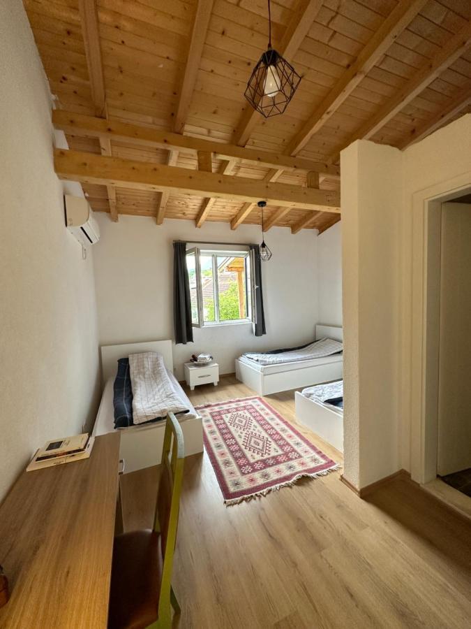 Hotel Bora Pejë Esterno foto