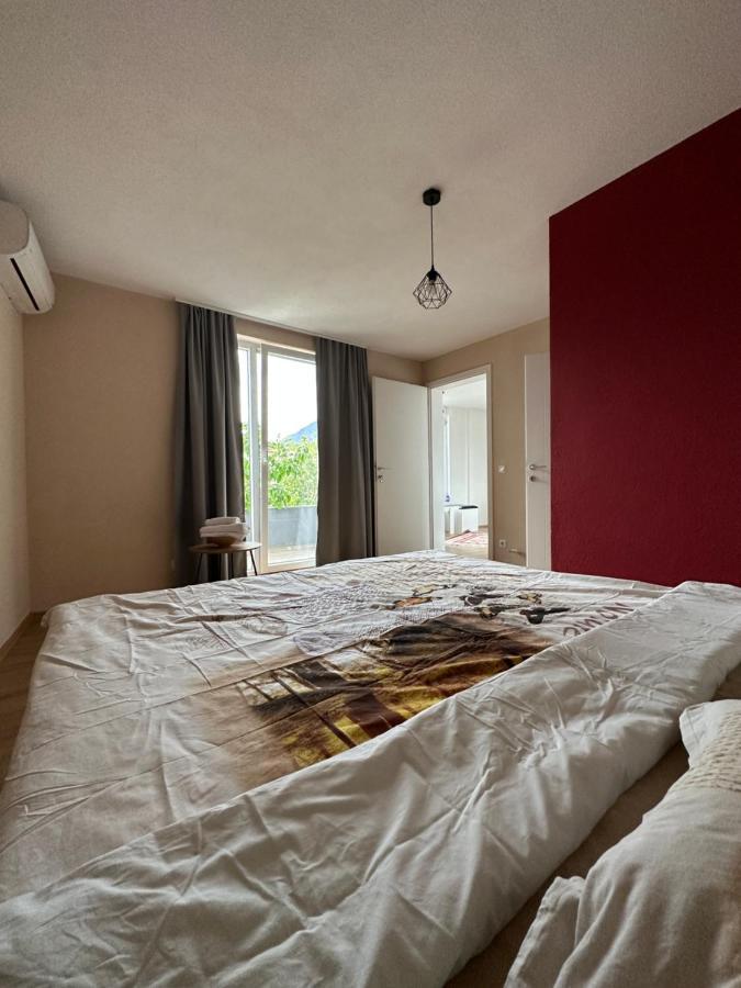 Hotel Bora Pejë Esterno foto