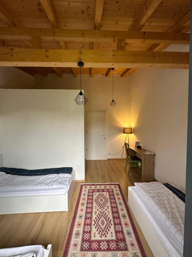Hotel Bora Pejë Esterno foto