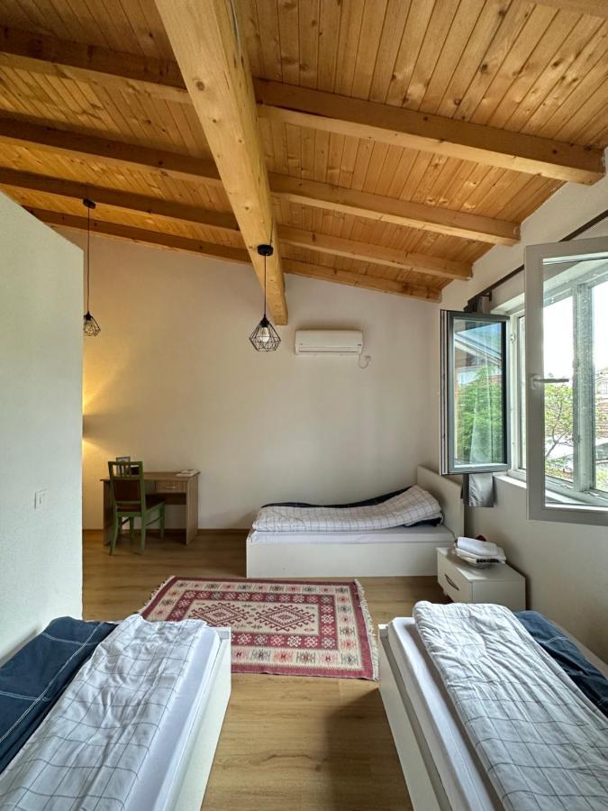 Hotel Bora Pejë Esterno foto