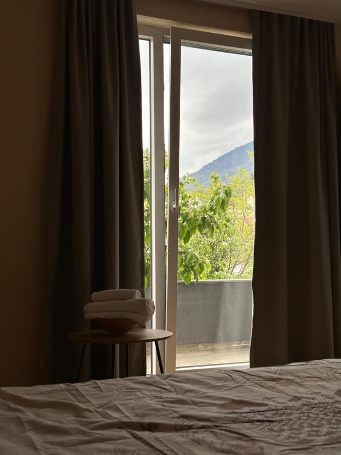 Hotel Bora Pejë Esterno foto