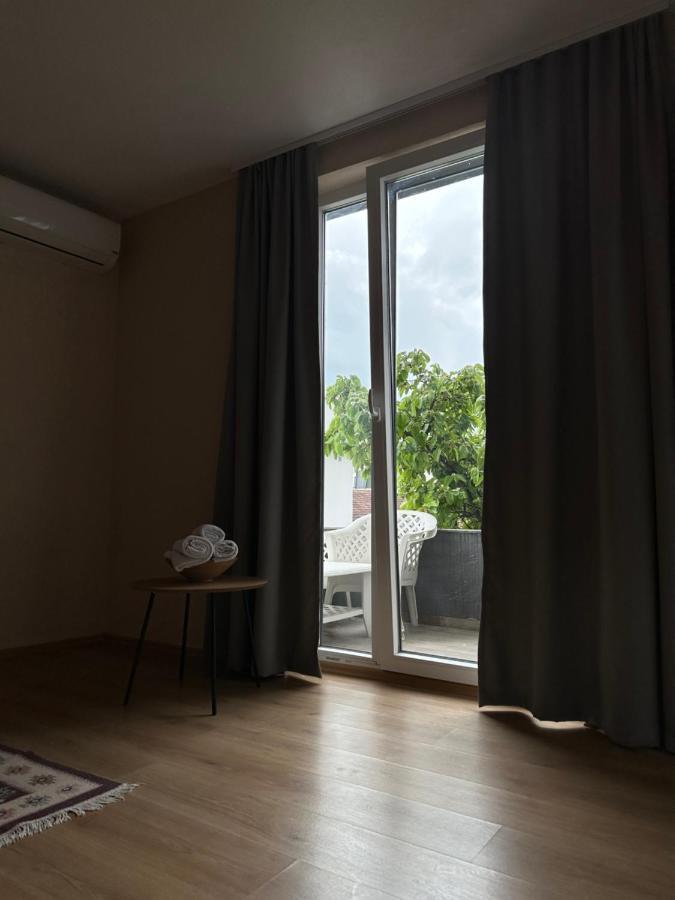 Hotel Bora Pejë Esterno foto