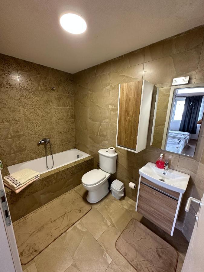 Hotel Bora Pejë Esterno foto
