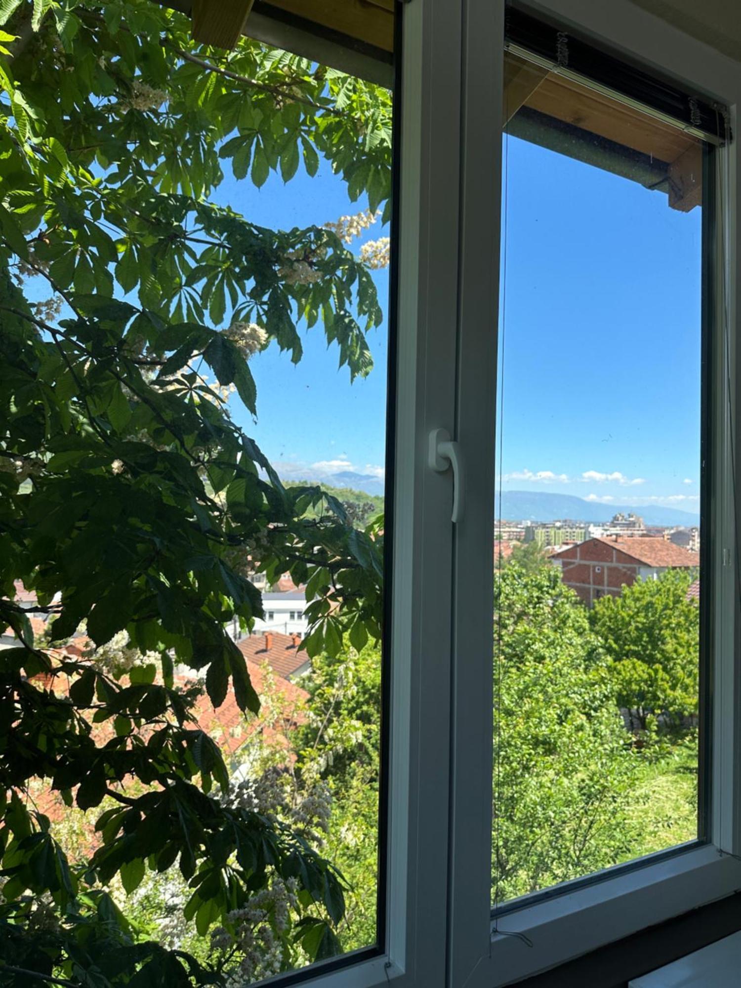 Hotel Bora Pejë Esterno foto