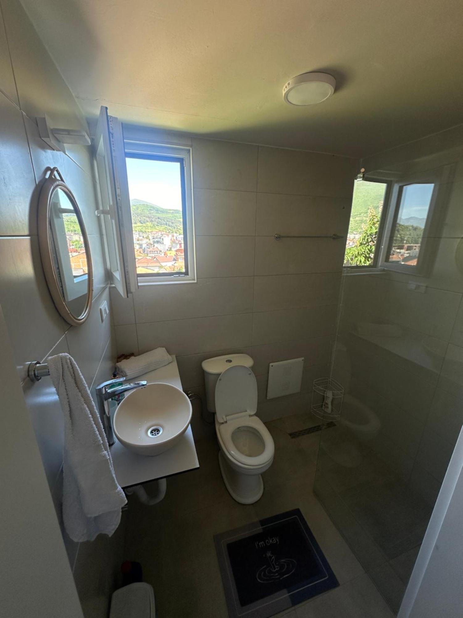 Hotel Bora Pejë Esterno foto