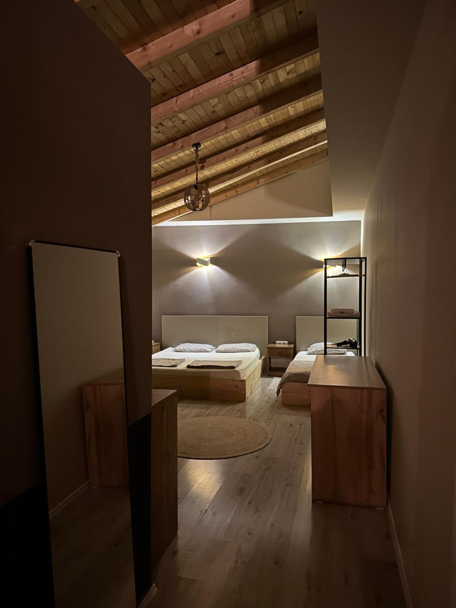 Hotel Bora Pejë Esterno foto