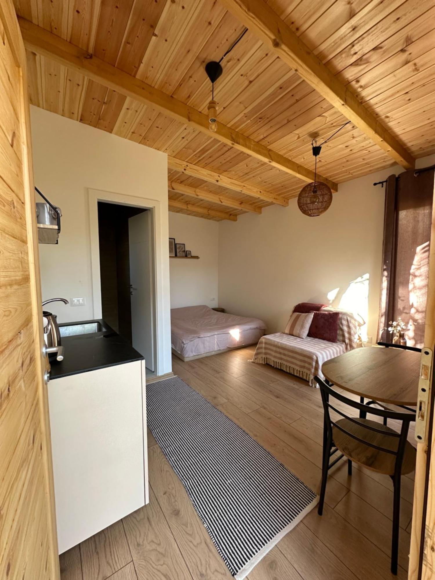 Hotel Bora Pejë Esterno foto