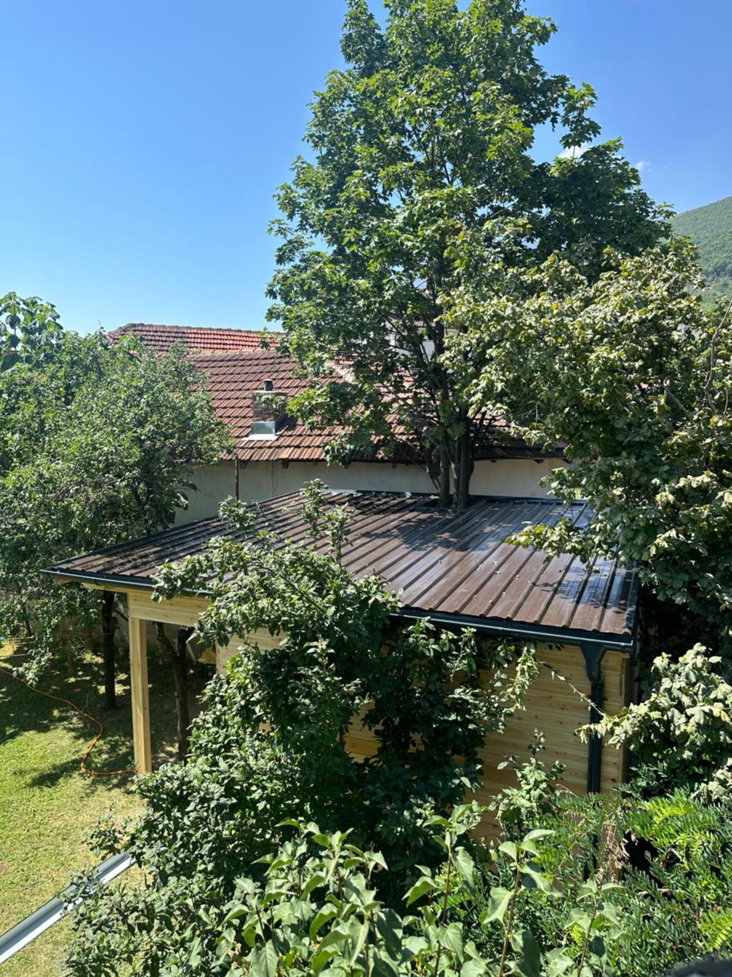 Hotel Bora Pejë Esterno foto