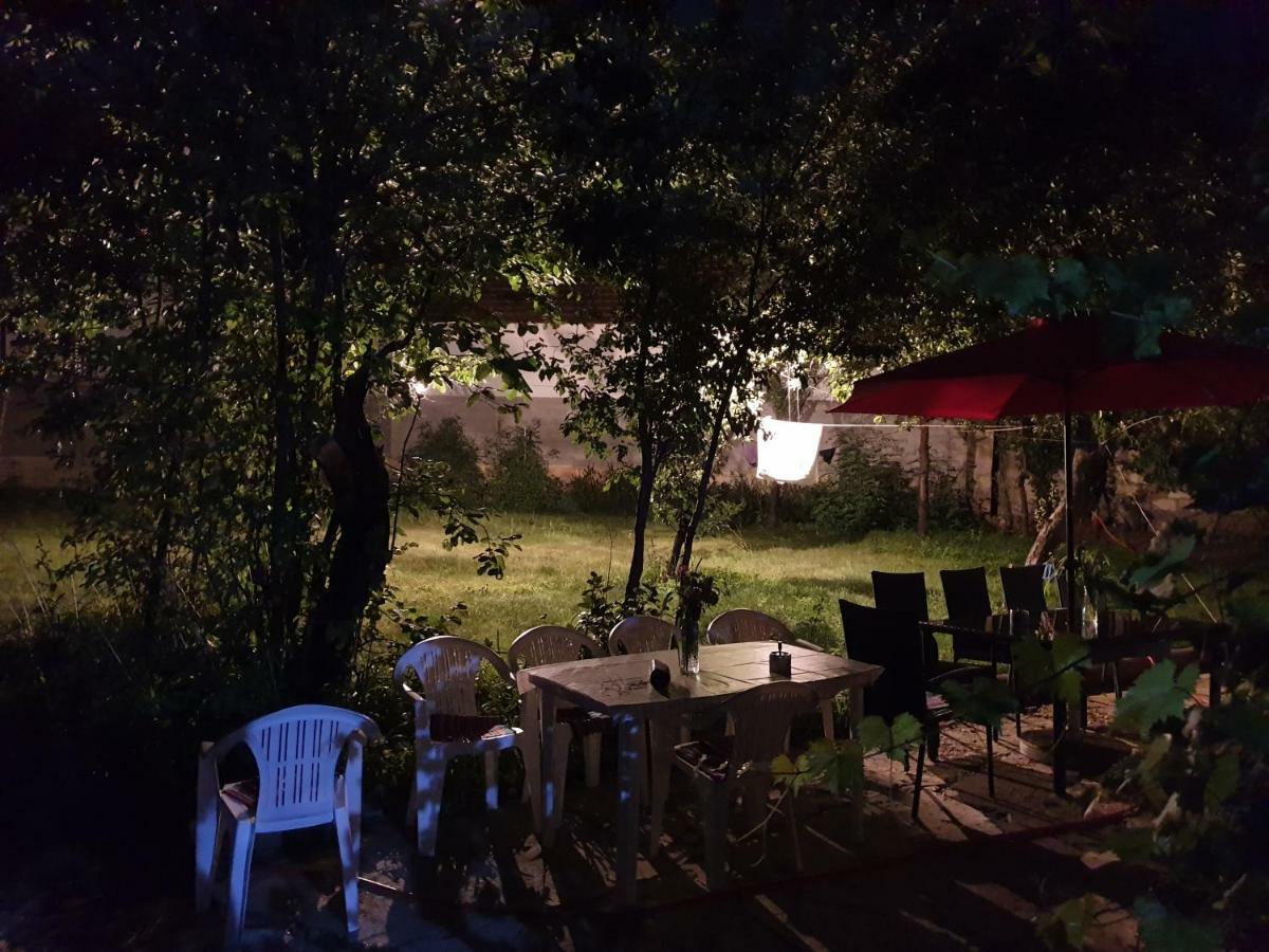 Hotel Bora Pejë Esterno foto