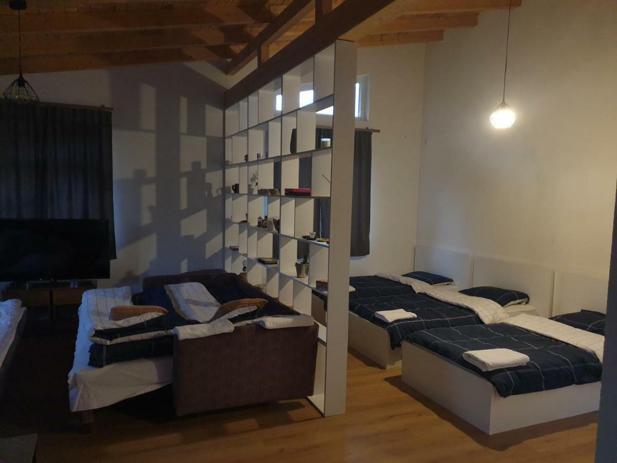 Hotel Bora Pejë Esterno foto